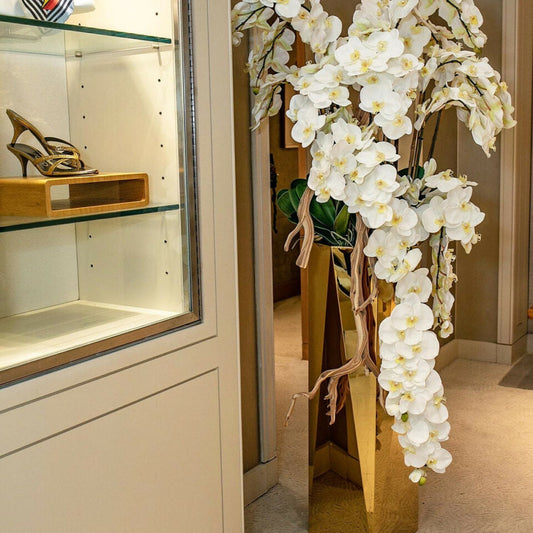 Orchidées Phalaenopsis en Cascade dans un Cache-pot Prismatique Doré