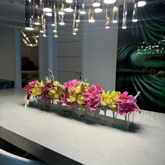 Vase en verre Modern House avec vandas roses et cymbidiums verts