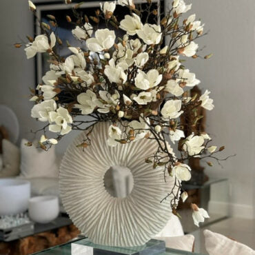 Grand vase Eternity avec magnolias et bois flotté