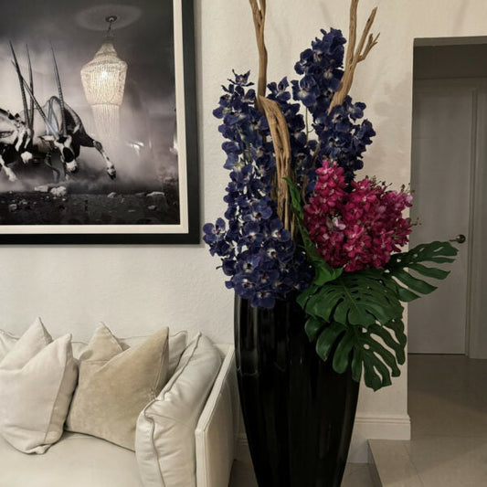 Vase San Jose noir brillant avec orchidées Vanda