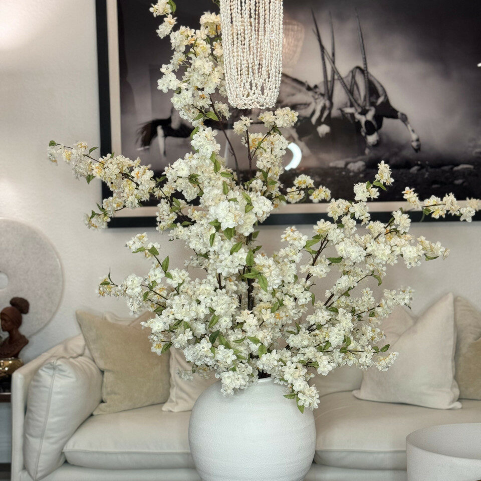 Vase Konos avec fleurs de cerisier