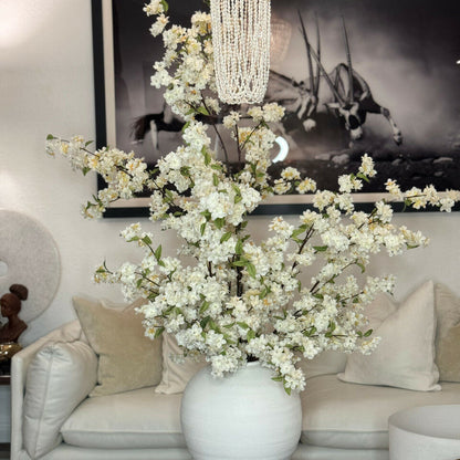 Vase Konos avec fleurs de cerisier