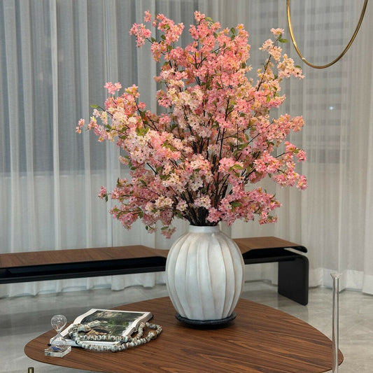 Vase Astoria avec fleurs de cerisier roses